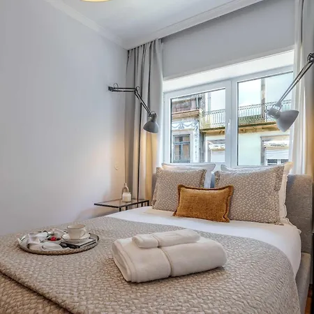 Light-filled Cedofeita By Hostwise