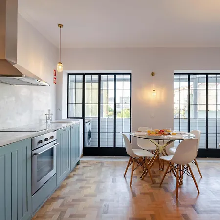 Light-filled Cedofeita By Hostwise * Oporto