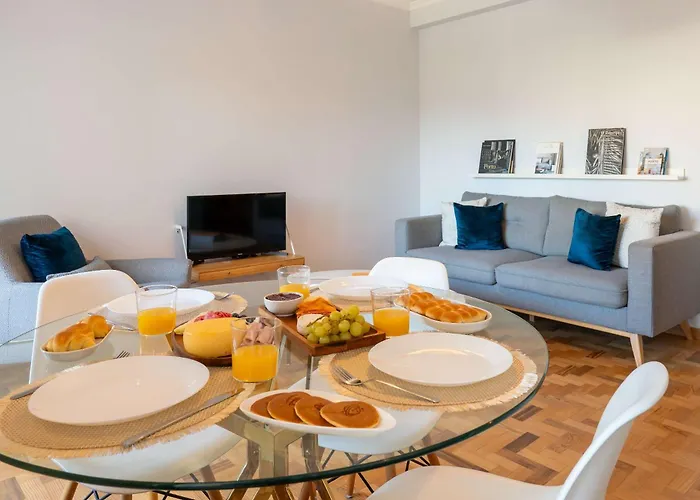 Light-filled Cedofeita By Hostwise