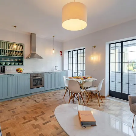 Light-filled Cedofeita By Hostwise Porto