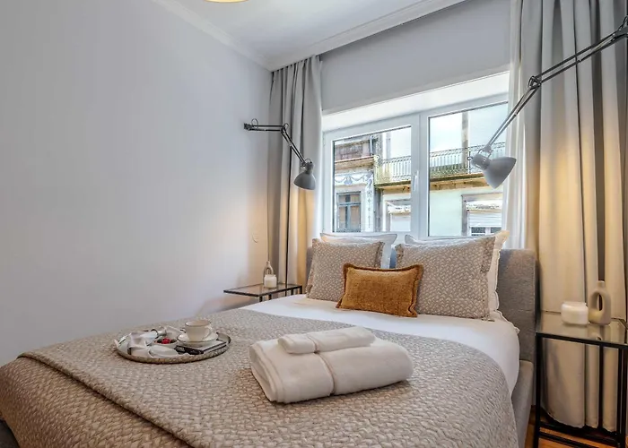 Light-filled Cedofeita By Hostwise