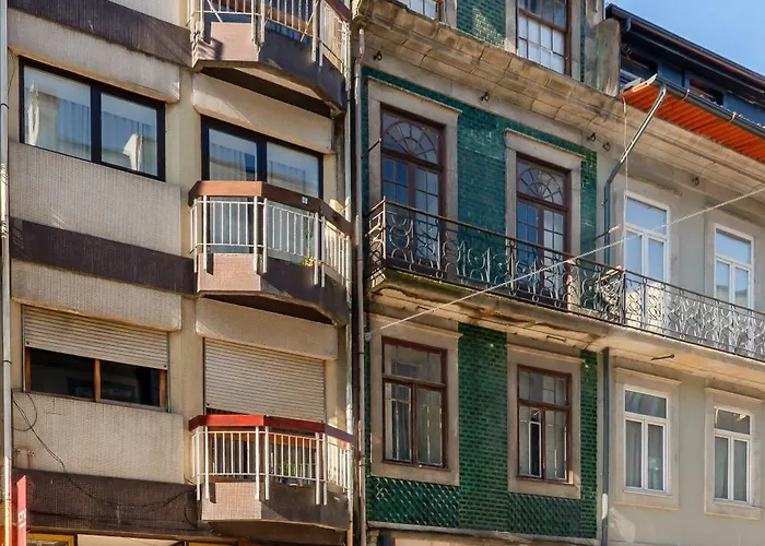 Light-filled Cedofeita By Hostwise